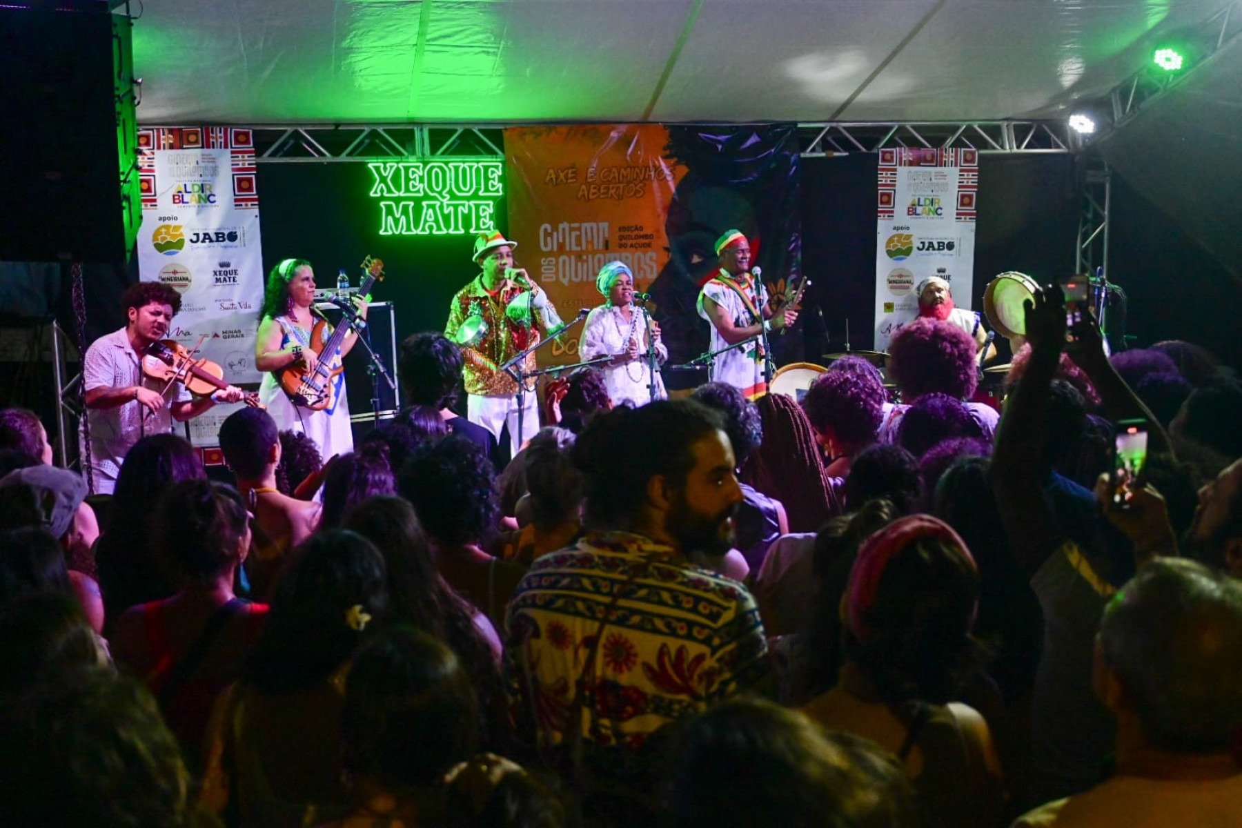 O Grupo Cultural PontoBR, formado por mestres consagrados da cultura popular, completou a sintonia de toda a programação ao final da primeira noite.-Leandro Couri/EM/D.A.Press
