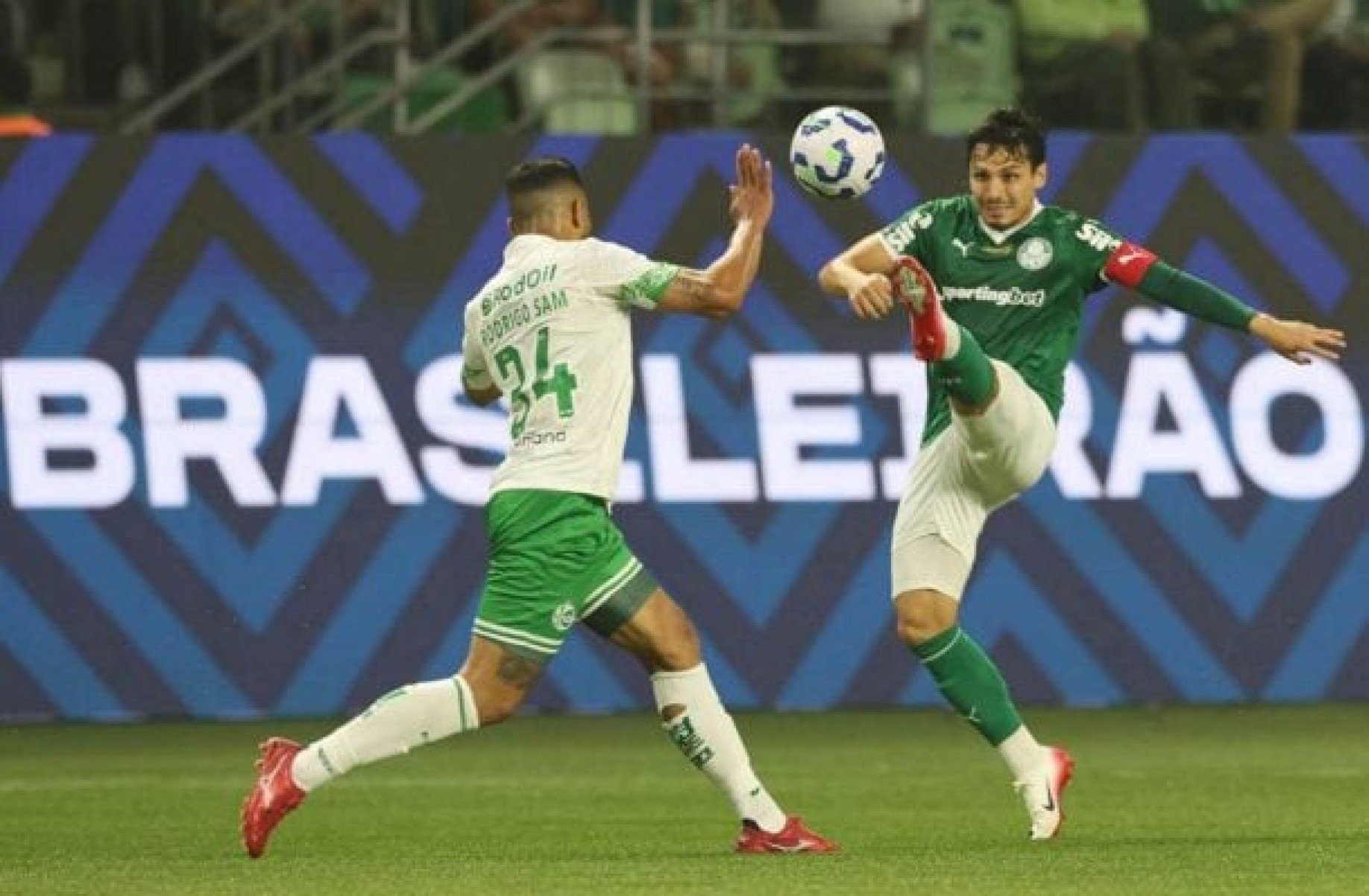 Raphael Veiga supera Evair em ranking de gols pelo Palmeiras