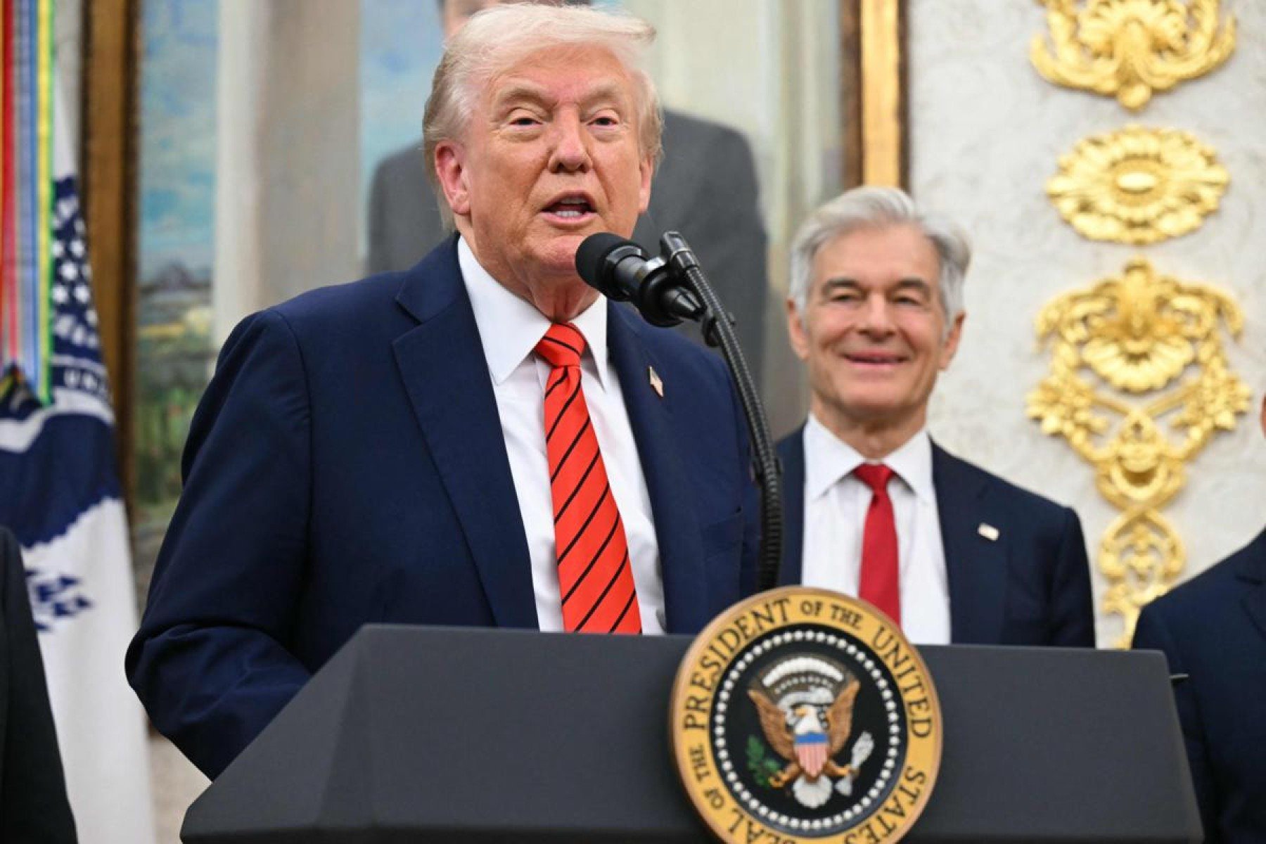 Que persona Trump adotará em seguida? De homem cordial, ou dominador imperialista, distribuindo sanções, tarifas escorchantes e empurrões? - (crédito: SAUL LOEB/AFP) Que persona Trump adotará em seguida? De homem cordial, ou dominador imperialista, distribuindo sanções, tarifas escorchantes e empurrões? - (crédito: SAUL LOEB/AFP)