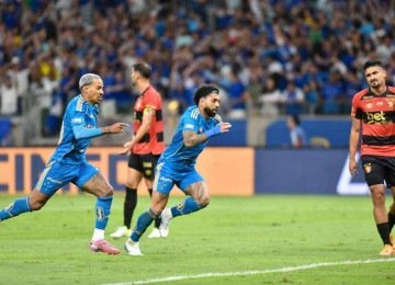 O lanterna Sport complicou a vida do Cruzeiro, de Matheus Pereira e Gabigol, que só conseguiu empatar no segundo tempo, mesmo empurrado pela torcida no Mineirão -  (crédito: Ramon Lisboa/EM/D.A. Press)