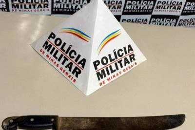 Imagem ilustrativa de um facão apreendido pela polícia militar -  (crédito: PMMG/Reprodução)