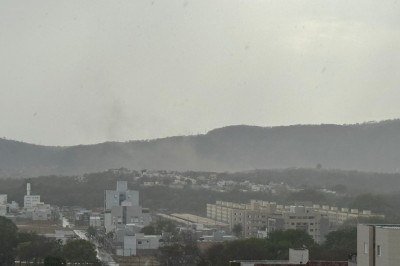 Chuva 'apagou' incêndio no Parque da Lapa Grande em Montes Claros -  (crédito: redes sociais/divulgação)
