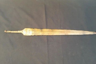 Arqueólogos egípcios encontraram ruínas de uma instalação militar de 3,2 milhões de anos. Ali havia objetos de grande valor histórico, especialmente uma espada de bronze com hieróglifos (caracteres da escrita do Egito Antigo) que remetem ao nome do faraó Ramsés II. 
 -  (crédito: Divulgação Ministério do Turismo e Antiguidades do Egito)