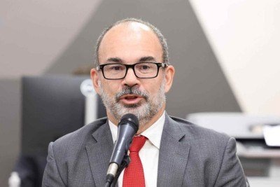 O secretário da Fazenda de Minas Gerais, Luiz Claudio Fernandes Lourenço Gomes, afirmou que a situação econômica do Estado inviabiliza a recomposição salarial para as forças de segurança -  (crédito: Luiz Santana/ALMG)