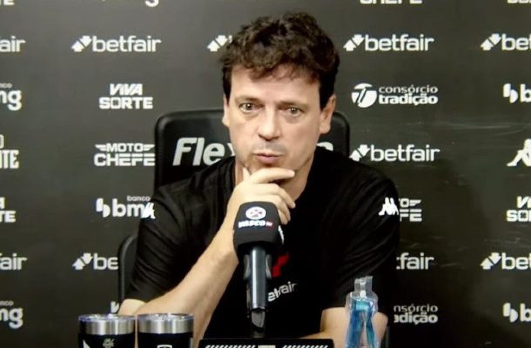 Em alta no returno, Diniz, do Vasco, reencontra adversário de sua estreia no Brasileirão