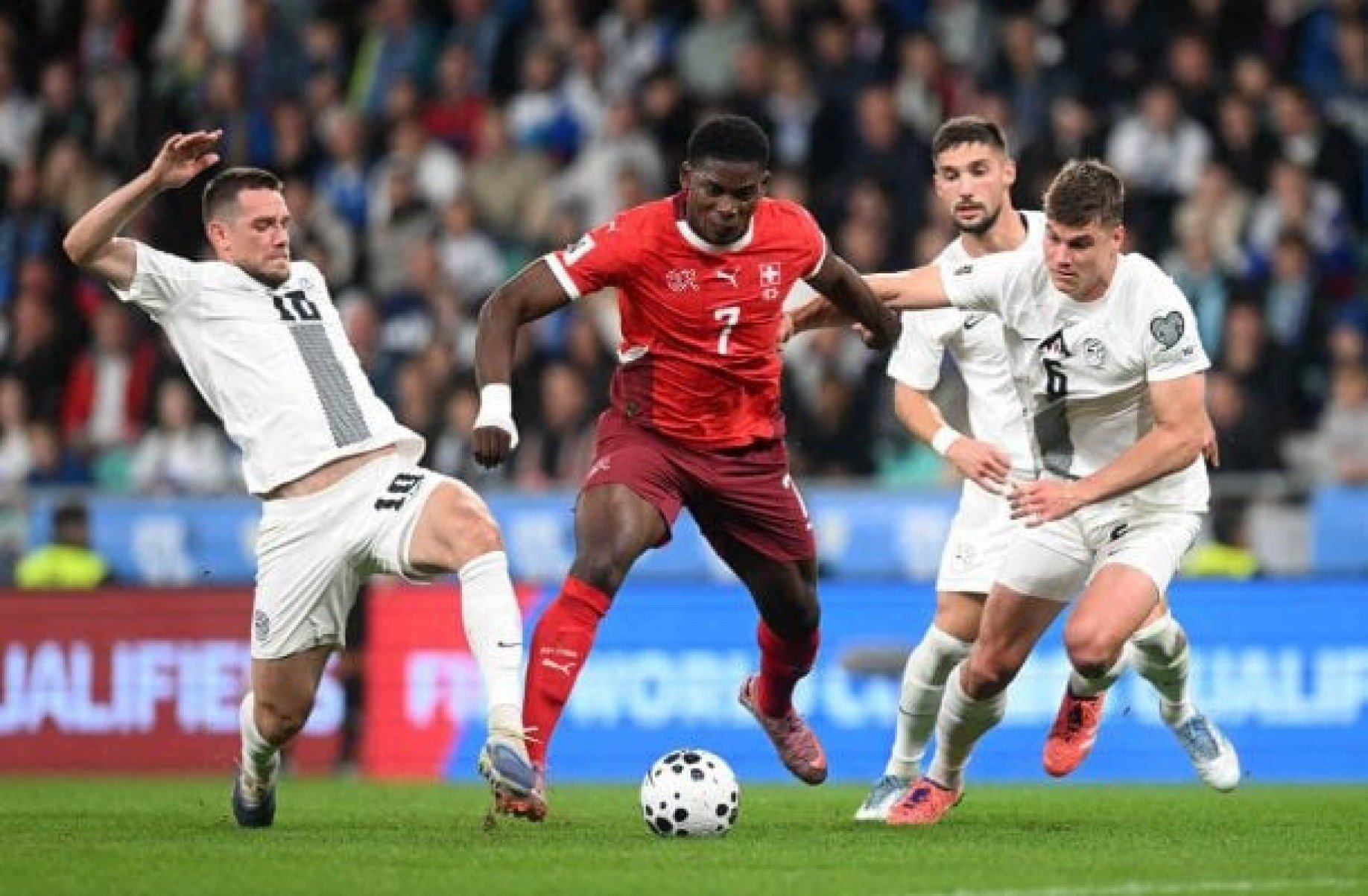 Suíça só empata com Eslovênia, e Kosovo segue vivo por vaga na Copa