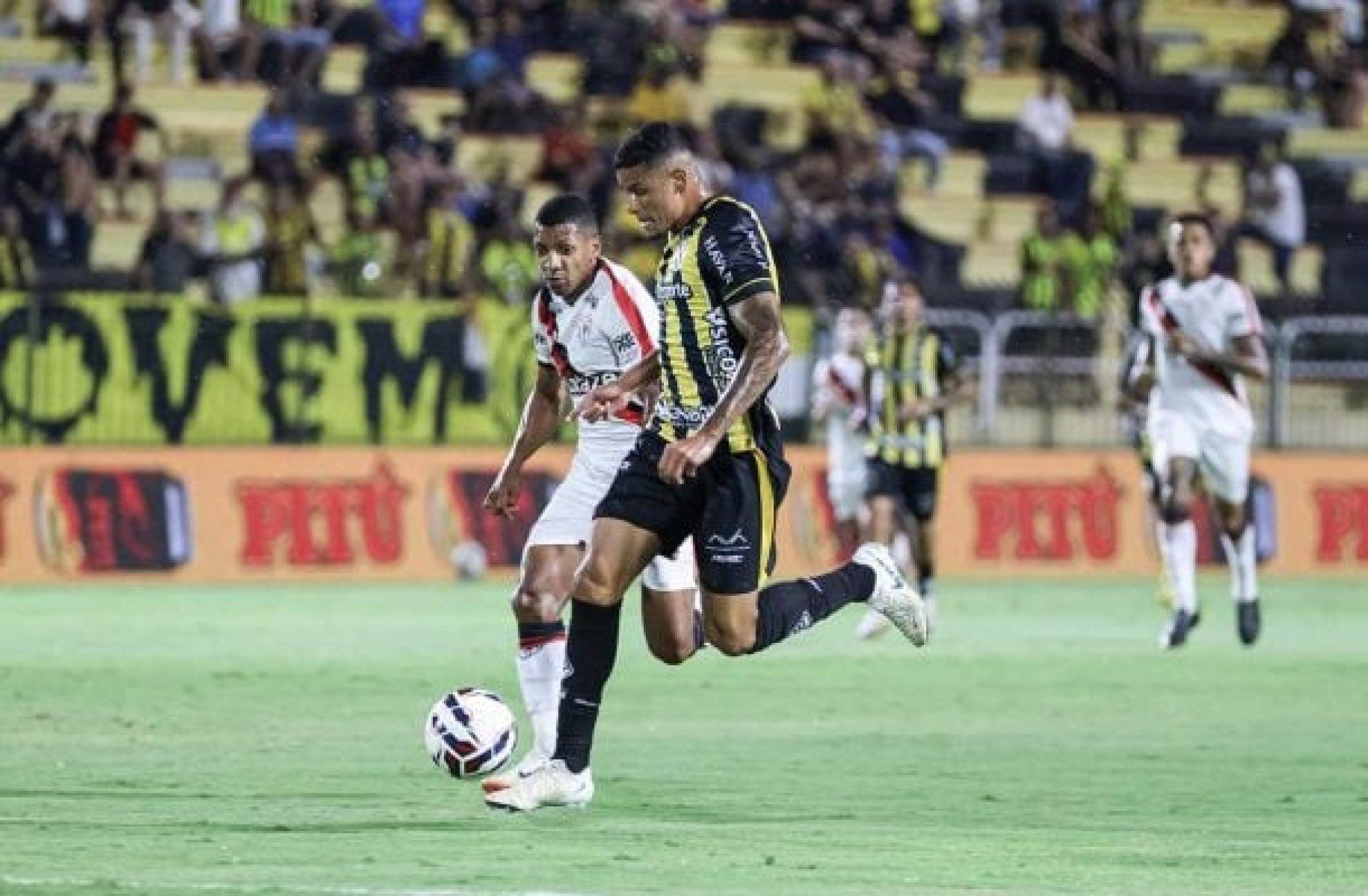 Volta Redonda goleia o Atlético-GO, mas segue na zona de rebaixamento da Série B