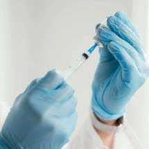 Cientistas encontram explicações sobre por que vacinas funcionam menos em idosos - Reprodu&ccedil;&atilde;o / Freepik