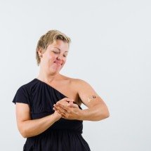 Reconstrução da aréola recupera autoestima de curadas do câncer de mama - Freepik