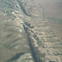 Falha geológica que causa terremotos inspirou filme de catástrofe - Magnus Manske wikimedia commons 