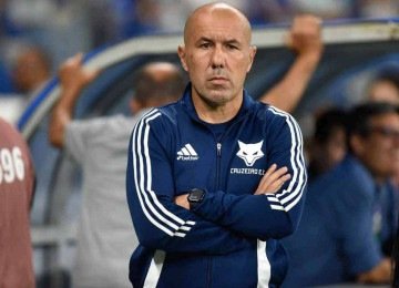 O técnico Leonardo Jardim tem mesclar experiência e juventude para tornar o Cruzeiro uma equipe sólida e eficiente em todos os setores -  (crédito: Ramon Lisboa/EM/D.A. Press)