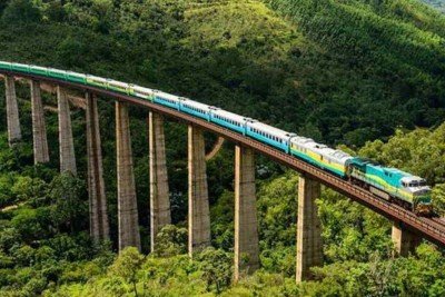 O trajeto da locomotiva atravessa 42 municípios, sendo 21 estações em Minas Gerais e 9 no Espírito Santo -  (crédito:  Vale/Divulgação)