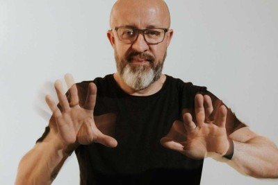 Autor de "Deixe ir" tem presen&ccedil;a confirmada em Belo Horizonte -  (crédito: Reprodu&ccedil;&atilde;o/Facebook)