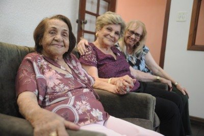 Da esquerda para a direita: Aurea Marques dos Reis, de 100 anos; Mariza José Moreira Dalla Venezia, de 84, e Vera Lúcia do Nascimento, de 73: amizade eterna  -  (crédito: Alexandre Guzanshe/EM/D.A Press)