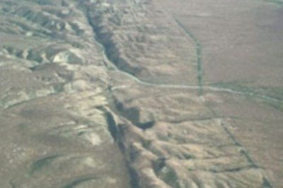 Na Califórnia, nos Estados Unidos, existe uma falha geológica conhecida como 'Falha de San Andreas' que causa pesadelos em muitos especialistas que acompanham o assunto. Entenda por quê! -  (crédito: Magnus Manske wikimedia commons )