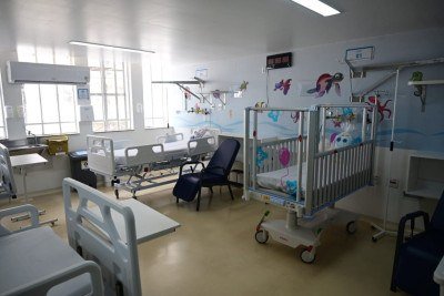 A nova UTI conta com novas camas e maquinário -  (crédito: Leandro Couri/EM/D.A. Press)