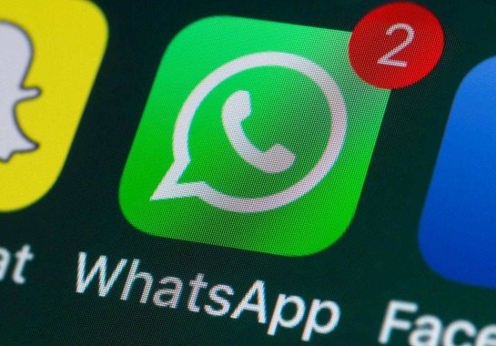 Como funciona e como ativar a nova ferramenta do WhatsApp para resumir conversas com IA