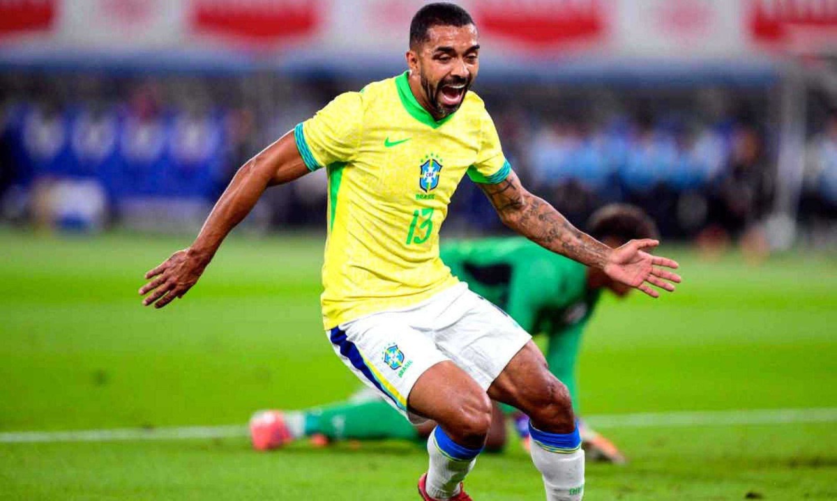O ex-atleticano Paulo Henrique comemora o primeiro gol do jogo no Estádio Nacional de Tóquio, que acabou com vitória japonesa por 3 a 2 sobre a Seleção Brasileira - (crédito: Yuichi YAMAZAKI / AFP) O ex-atleticano Paulo Henrique comemora o primeiro gol do jogo no Estádio Nacional de Tóquio, que acabou com vitória japonesa por 3 a 2 sobre a Seleção Brasileira - (crédito: Yuichi YAMAZAKI / AFP)
