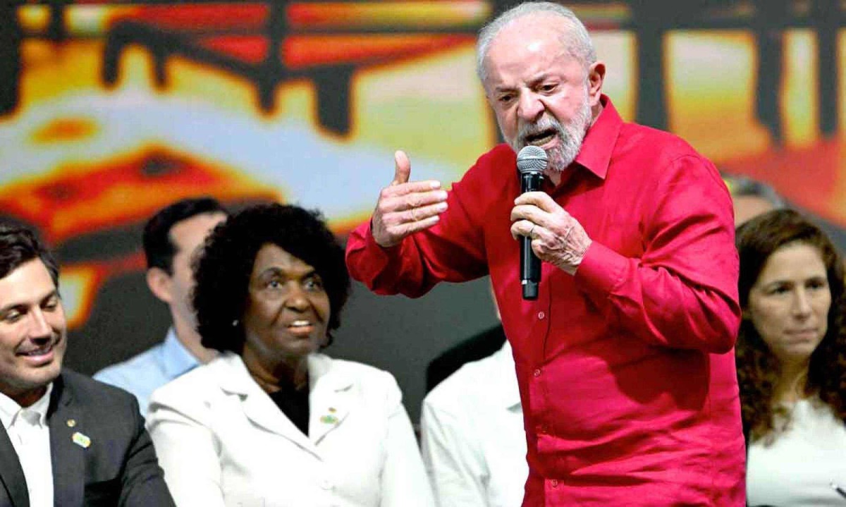 O desafio de Lula é escolher um nome por quem sinta confiança dentro do STF – uma vez que a Corte tem sido cada vez mais decisiva na vida nacional – e, ao mesmo tempo, não desagrade ao Congresso - (crédito: Mauro Pimentel/AFP) O desafio de Lula é escolher um nome por quem sinta confiança dentro do STF – uma vez que a Corte tem sido cada vez mais decisiva na vida nacional – e, ao mesmo tempo, não desagrade ao Congresso - (crédito: Mauro Pimentel/AFP)