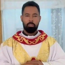Padre é flagrado no banheiro com noiva de fiel: o que pode acontecer com o sacerdote - Reprodução/Redes Sociais