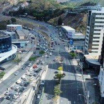 Energia é restabelecida na Av. Barão Homem de Melo, em BH  - Leandro Couri/EM/D.A Press