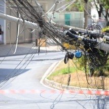 BH: comerciantes relatam impactos da queda de postes em avenida - Leandro Couri/EM/D.A Press