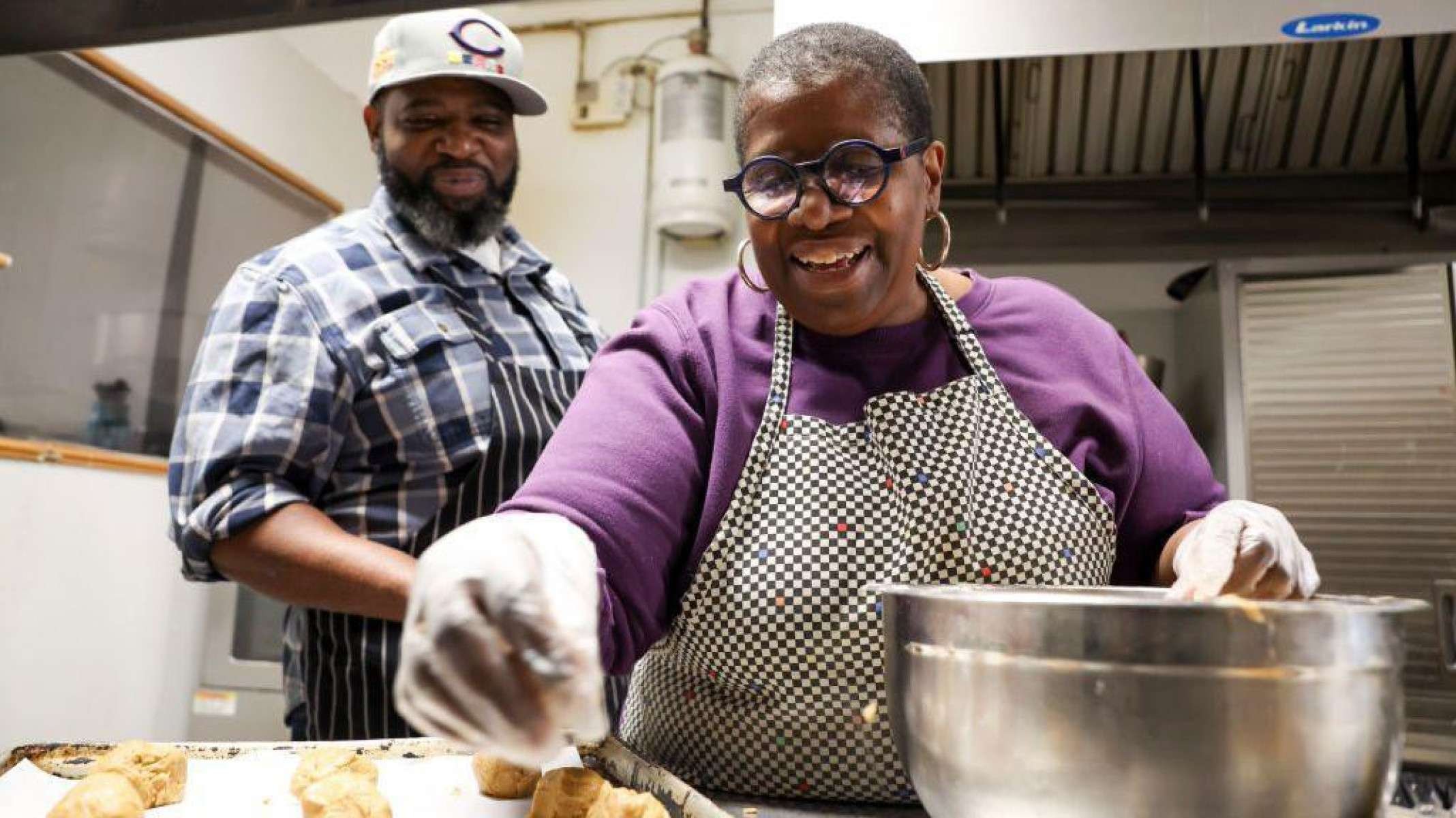 'Descobri que minha mãe biológica era a dona da padaria que eu frequentava' - Getty Images