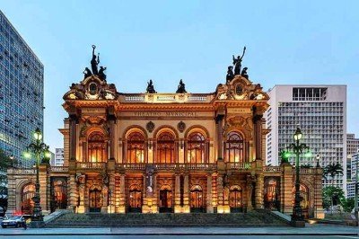 Fundado em 12 de setembro de 1911, o Theatro Municipal de São Paulo completou 114 anos como um dos marcos culturais mais emblemáticos da capital paulista e também do Brasil. 
 -  (crédito: Wilfredor/wikimédia Commons)