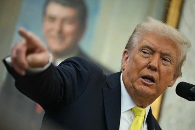  US President Donald Trump speaks during a press conference in the Oval Office of the White House in Washington, DC, on October 15, 2025. (Photo by ANDREW CABALLERO-REYNOLDS / AFP)
       -  (crédito:  AFP)