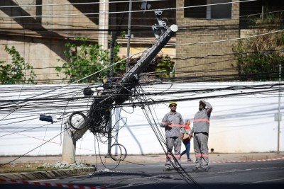 O cruzamento da Avenida Bar&atilde;o Homem de Melo, entre as Avenidas M&aacute;rio Werneck e Raja Gab&aacute;glia, na Regi&atilde;o Oeste de BH, est&aacute; totalmente interditado nesta quarta-feira (15/10) -  (crédito: Leandro Couri/EM/D.A Press)