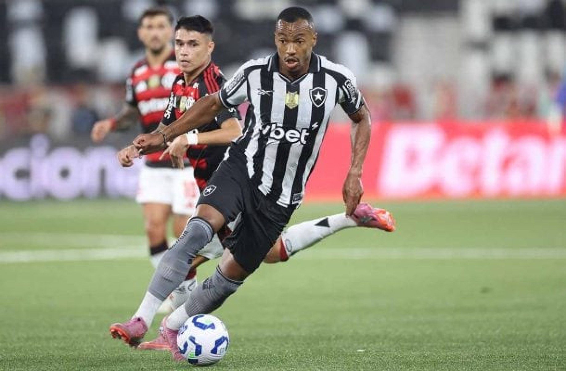 Marlon Freitas desabafa após derrota em clássico: “Botafogo precisa se unir”