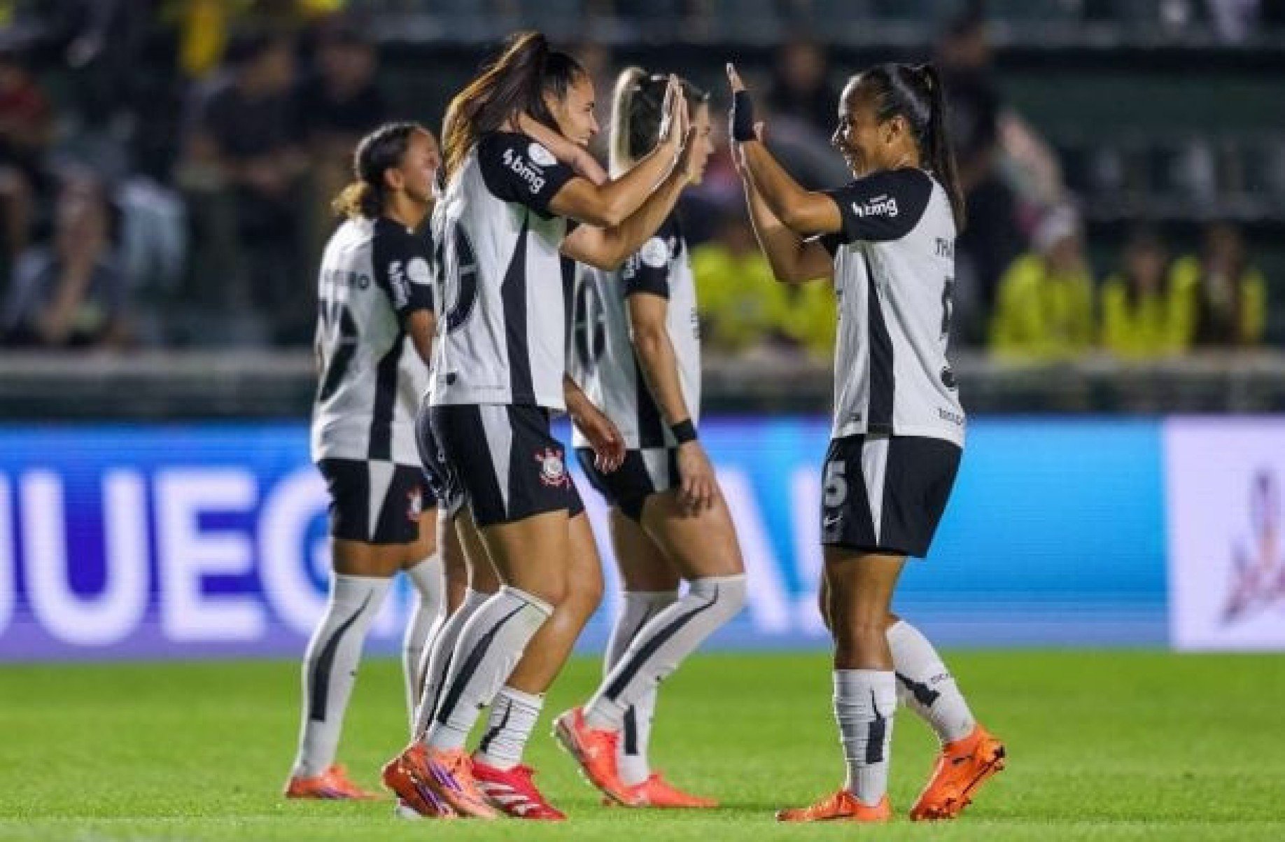 Corinthians elimina Ferroviária nos pênaltis e avança à final da Libertadores feminina