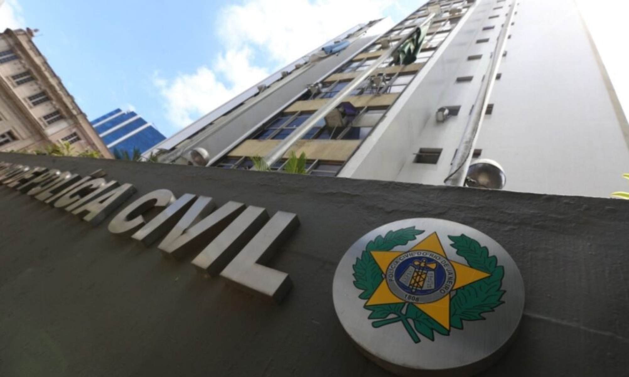 Golpistas fingiam ser advogados e enganavam idosos com dólares falsos - Tupi