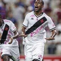 Atuações do Vasco contra o Fortaleza: Léo Jardim e Rayan se destacam, e Hugo Moura é expulso - Matheus Lima/Vasco