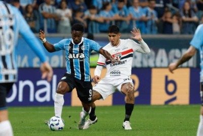 O Grêmio recebeu o São Paulo na Arena, nesta quinta-feira (16), em partida válida pela 28ª rodada do Brasileirão, e saiu com os três pontos após a vitória por 2 a 0. Veja como o Jogada10 avaliou o desempenho dos gremistas. Foto: Divulgação/São Paulo -  (crédito: Divulgação/São Paulo)