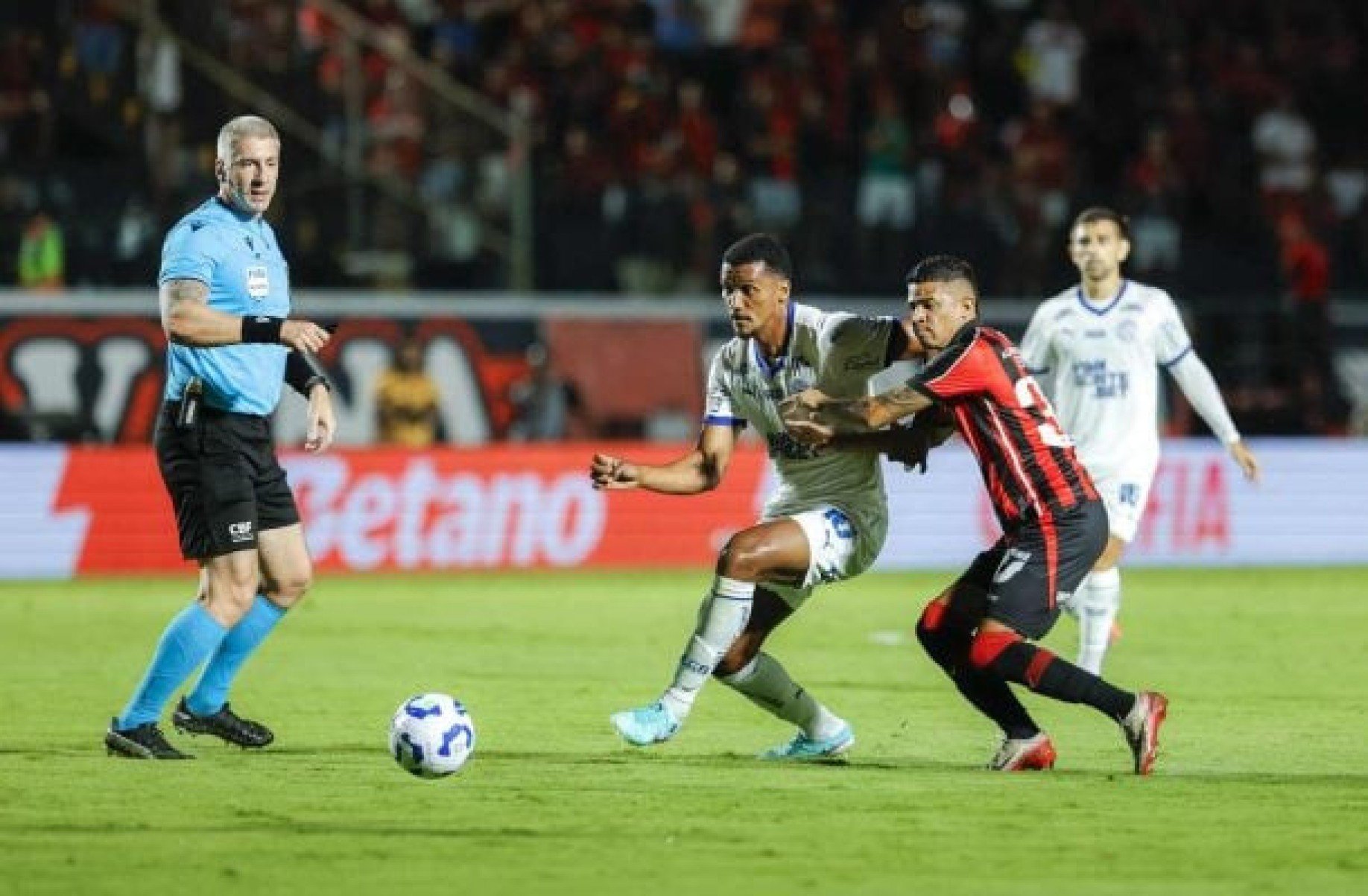 Vitória ruge mais alto e vence o Ba-Vi no Barradão