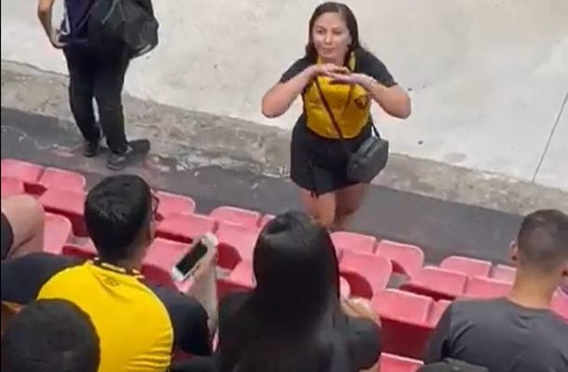 Traição nas arquibancadas termina com cena inusitada na Ilha do Retiro; vídeo