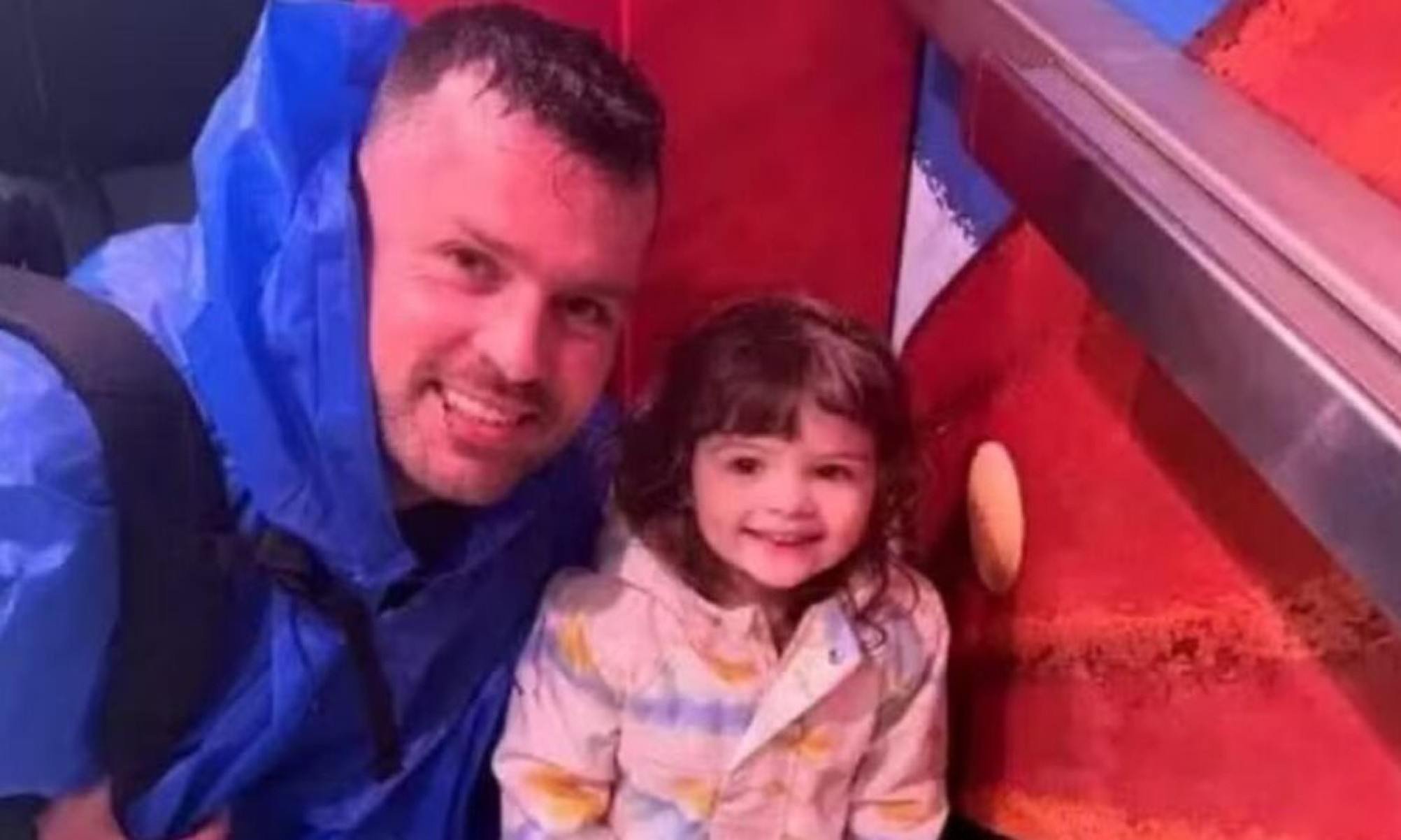 Criança morre presa em carro enquanto pai bebia, jogava videogame e assistia a pornô em casa - Tupi