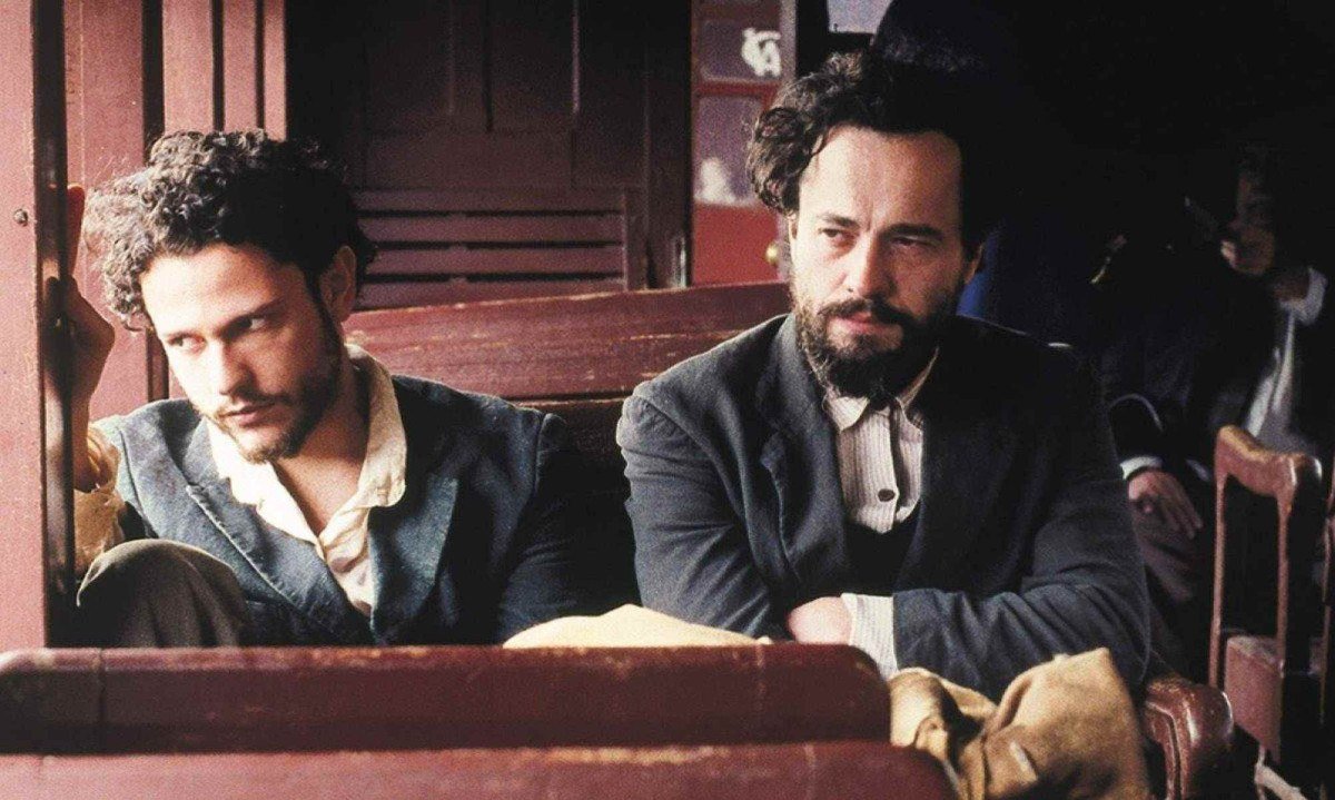 Selton Mello e Leonardo Medeiros em uma cena do filme "Lavoura arcaica", do cineasta Luiz Fernando Carvalho 