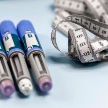 Risco de queda capilar aumenta com uso de canetas emagrecedoras - Freepik