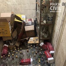 Polícia desativa ponto de bebidas falsificadas no Centro de BH - Reprodução/PCMG