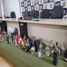 BH: garrafas usadas em falsificação de bebidas eram compradas por até R$ 10 -  Jair Amaral/EM/D.A Press