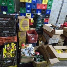 Galpão com alimentos e bebidas vencidos é interditado em BH - Divulga&ccedil;&atilde;o/PMMG