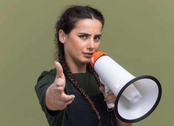 'Gritar' para o cliente? Algumas empresas adotaram a tática do marketing que não interrompe, não invade, nem explora e viraram as preferidas -  (crédito: Freepik)