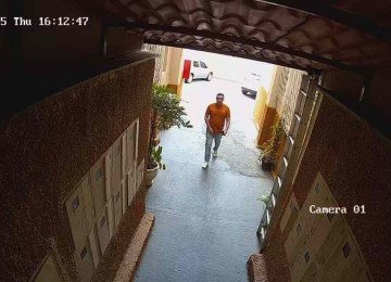 Imagens das câmeras de segurança do prédio mostram que o militar permaneceu cerca de 15 minutos no local -  (crédito: Reprodução/Redes Sociais )