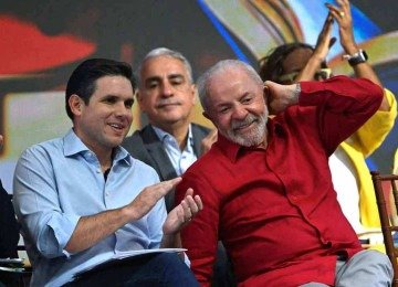 O presidente Lula com o presidente da Câmara, Hugo Motta (Republicanos), em evento no Rio de Janeiro -  (crédito: Mauro Pimentel/AFP)