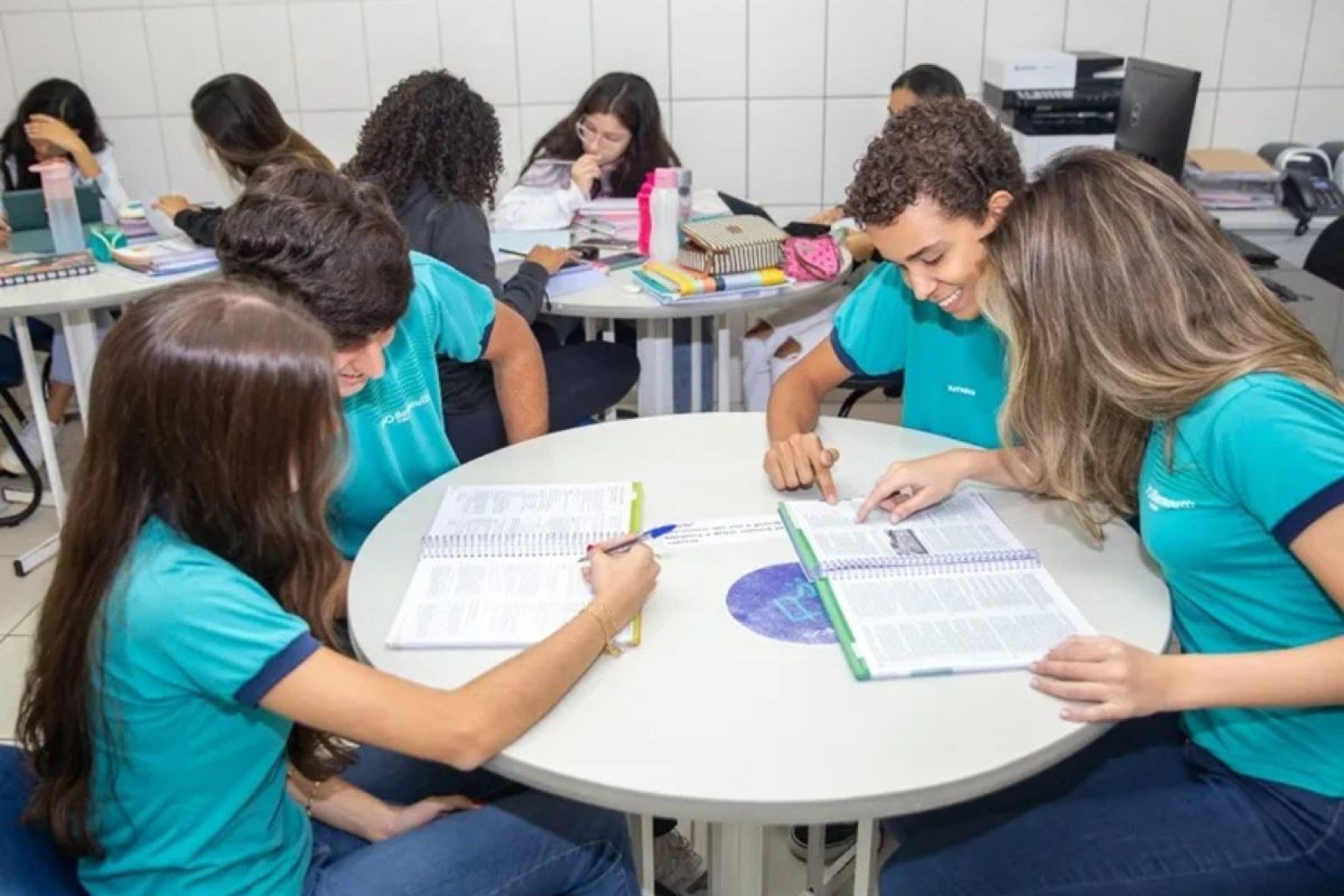 Treinar a redação é fundamental: quanto mais prática, maior a confiança para desenvolver um bom texto no dia da prova  Bernoulli