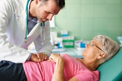 Homens e mulheres devem incluir o proctologista na rotina de cuidados a partir dos 45 anos, mesmo sem sintomas -  (crédito: Freepik)