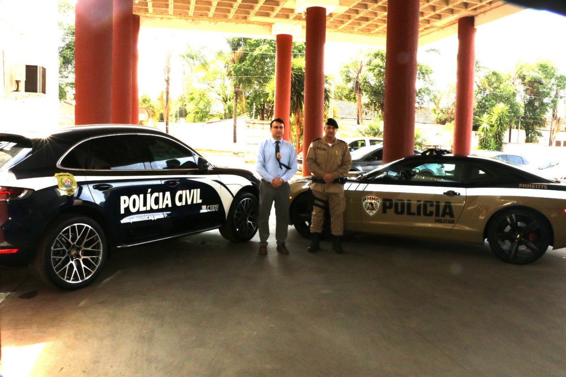 Uma Porsche e um Camaro agora fazem parte da frota policial de Uberaba, no Triângulo Mineiro Uma Porsche e um Camaro agora fazem parte da frota policial de Uberaba, no Triângulo Mineiro.