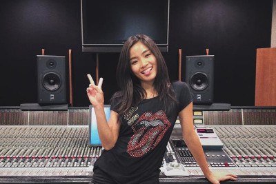 Anna Sawai foi confirmada como intérprete da cantora e artista plástica Yoko Ono nas quatro cinebiografias dos Beatles, dirigidas por Sam Mendes. Cada filme será centrado em um dos integrantes da banda, com estreia prevista para abril de 2028. -  (crédito: reprodução/ instagram)